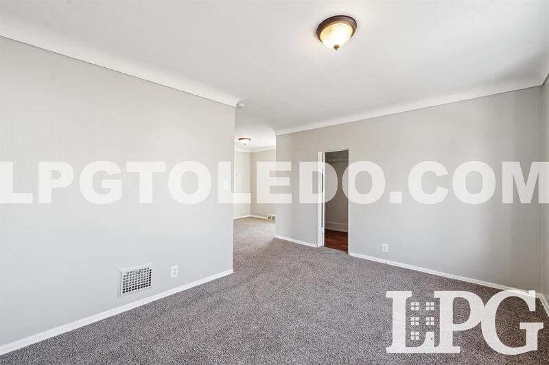 340 E Lake St - Photo 6 of 22