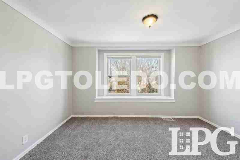 340 E Lake St - Photo 7 of 22