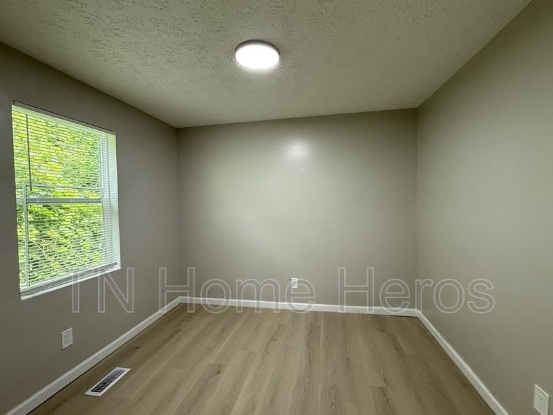 1201 Karnes Ave - Photo 4 of 5