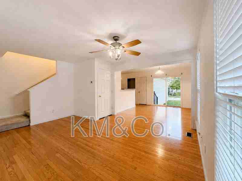 213 Countryshire Dr - Photo 4 of 32
