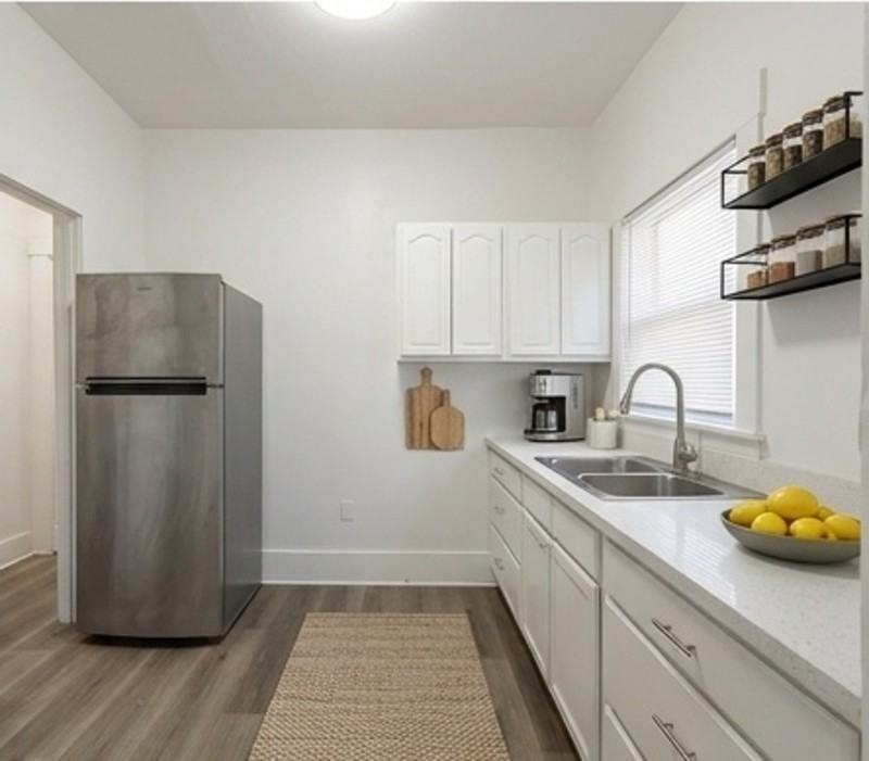 433 W 4th St #433 - Photo 3 of 31