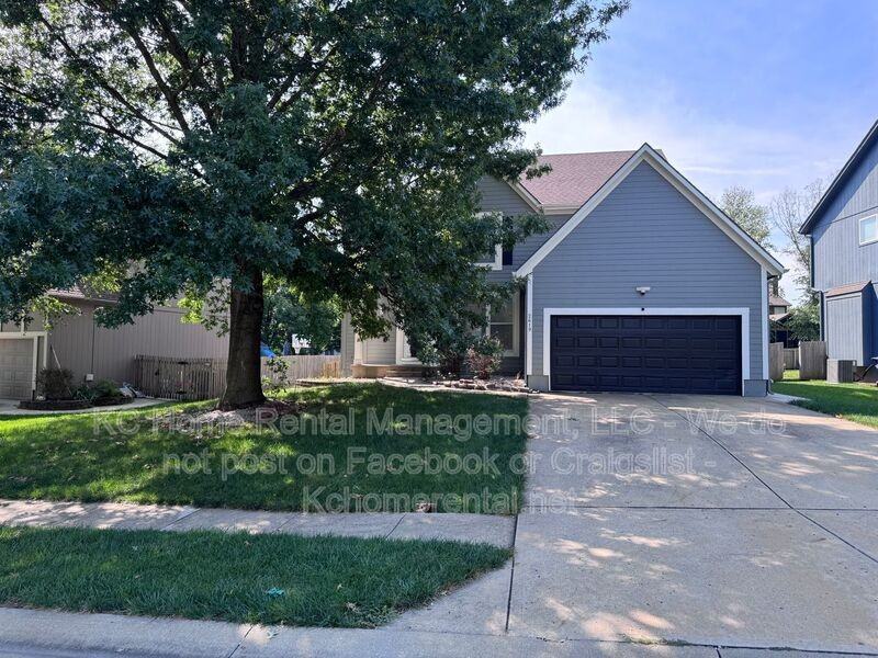 2619 W Centre St - Photo 2 of 43
