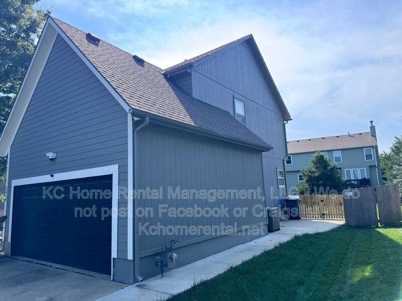 2619 W Centre St - Photo 3 of 43