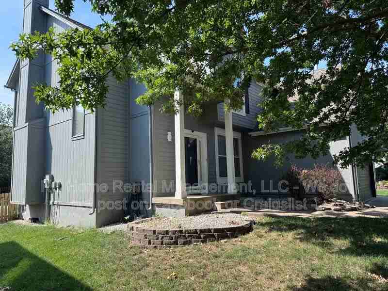 2619 W Centre St - Photo 4 of 43