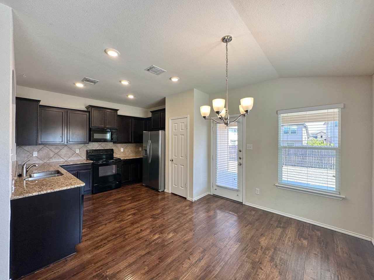 3414 Parkmill Dr - Photo 6 of 36