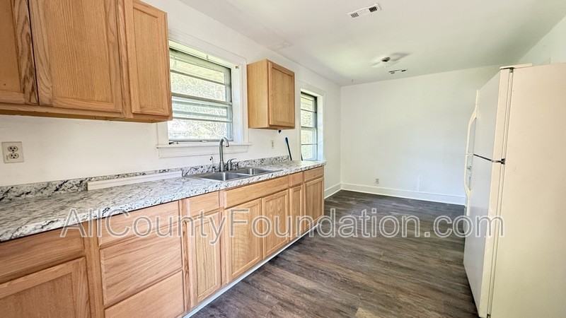 5613 Parana St #A - Photo 2 of 10
