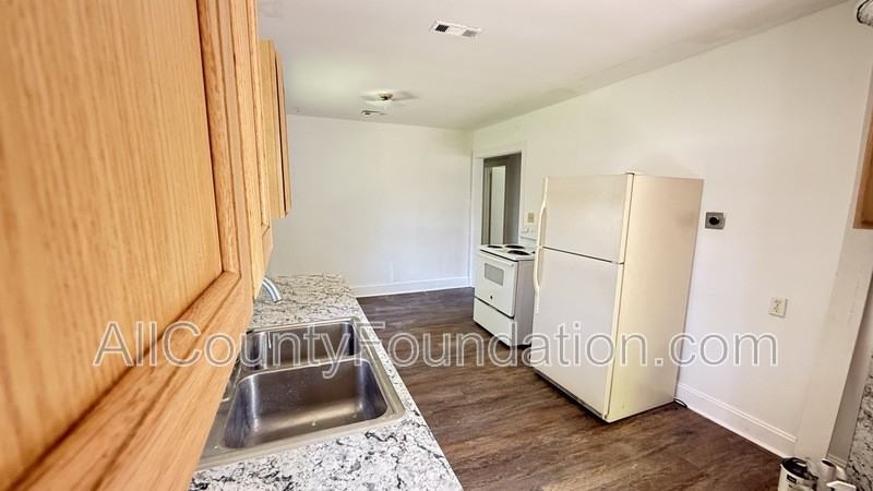5613 Parana St #A - Photo 3 of 10