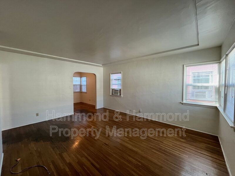 12243 Magnolia Blvd - Photo 2 of 13