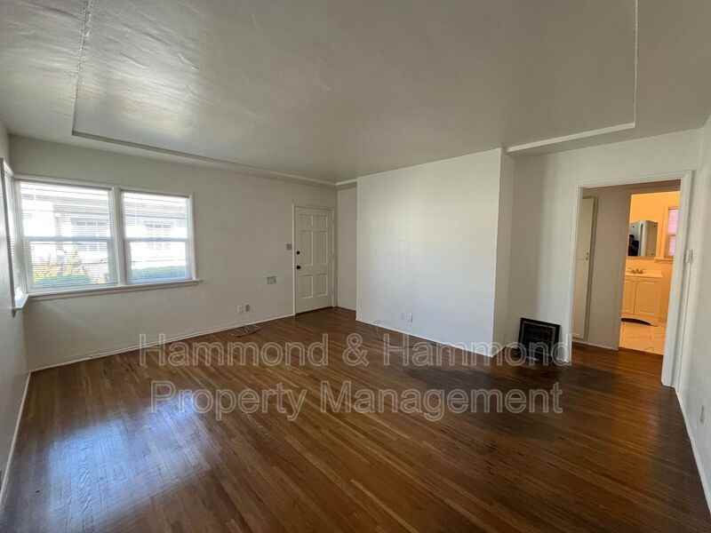 12243 Magnolia Blvd - Photo 3 of 13