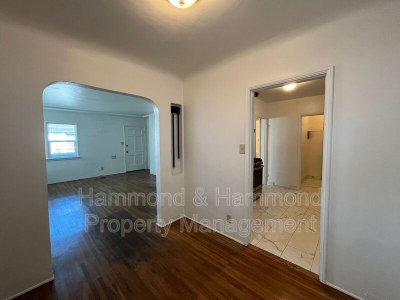 12243 Magnolia Blvd - Photo 5 of 13
