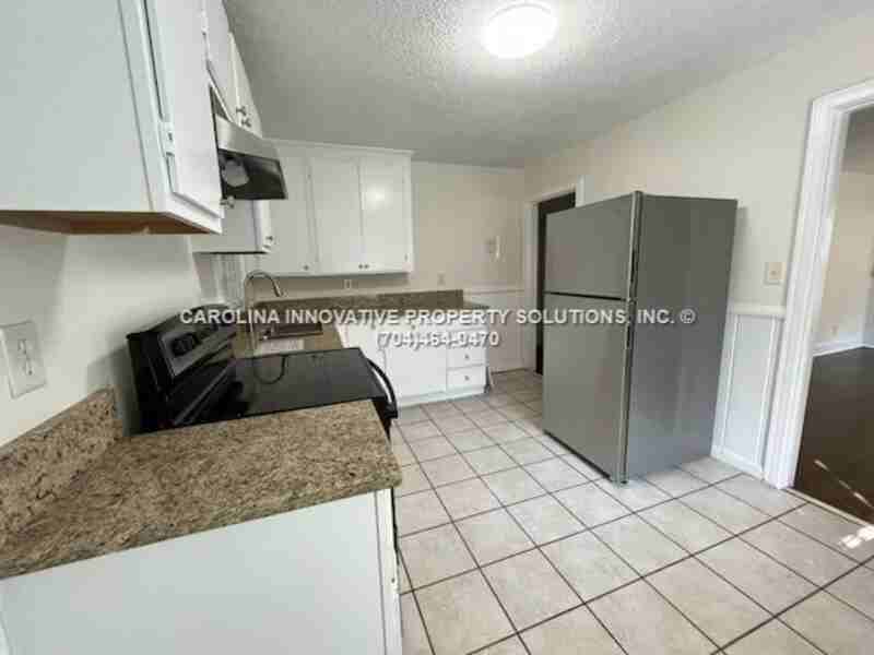 2830 Phillips Ave - Photo 4 of 22