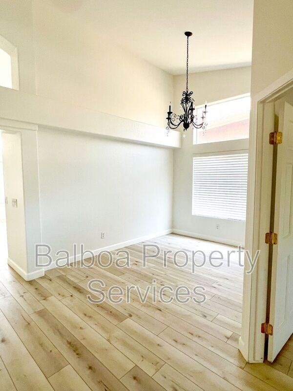 1220 E Briarwood Ter - Photo 4 of 25