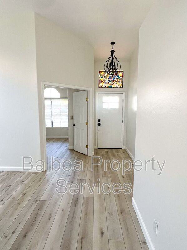 1220 E Briarwood Ter - Photo 5 of 25