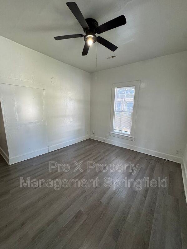 618 W Calhoun St - Photo 4 of 15