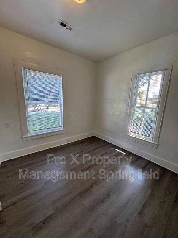 618 W Calhoun St - Photo 7 of 15