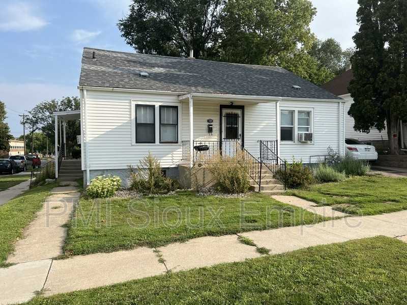 1304 E 4th St #1