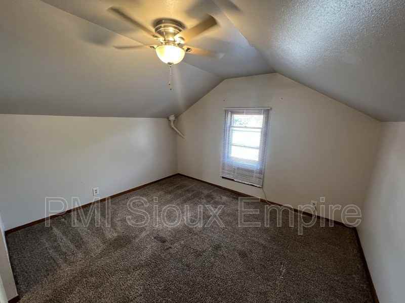 1304 E 4th St #1 - Photo 5 of 12