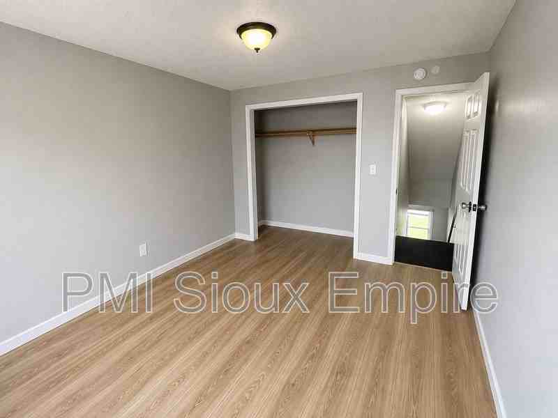 2606 S Duluth Ave #2606 - Photo 3 of 7