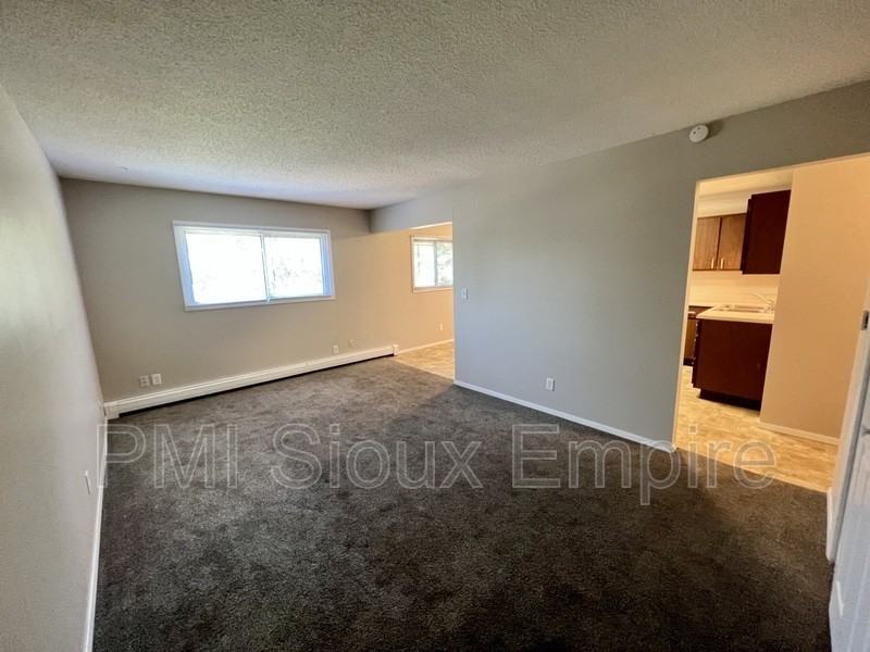 120 S Garfield Ave #24 - Photo 4 of 15