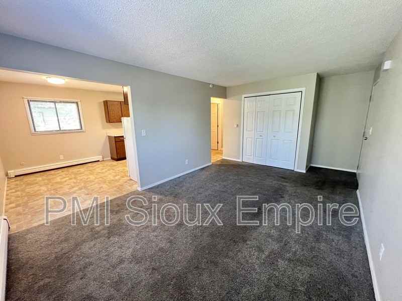 120 S Garfield Ave #24 - Photo 5 of 15