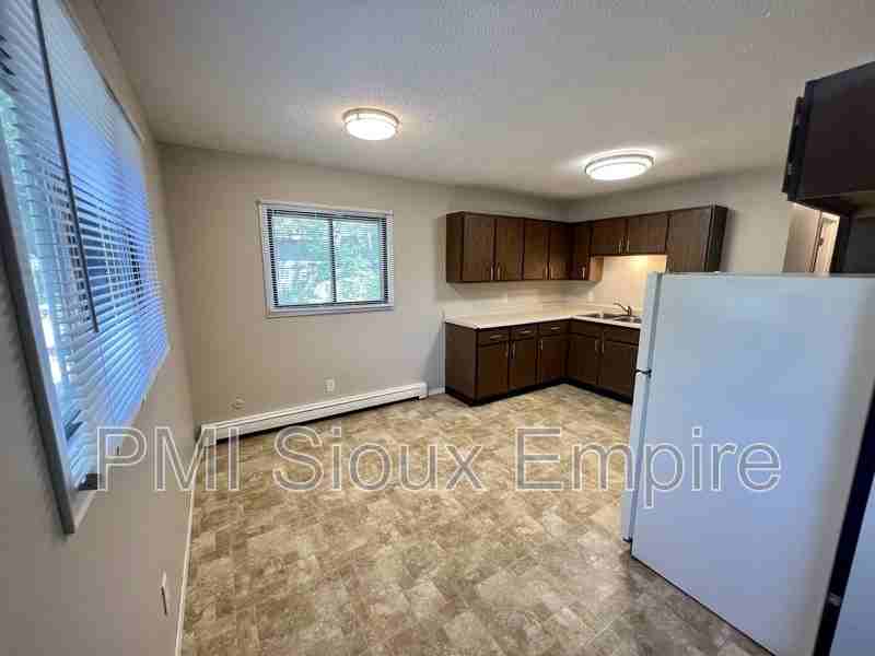 120 S Garfield Ave #24 - Photo 6 of 15