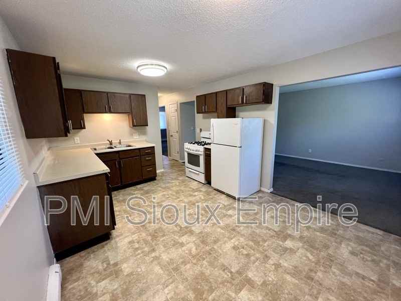 120 S Garfield Ave #24 - Photo 7 of 15