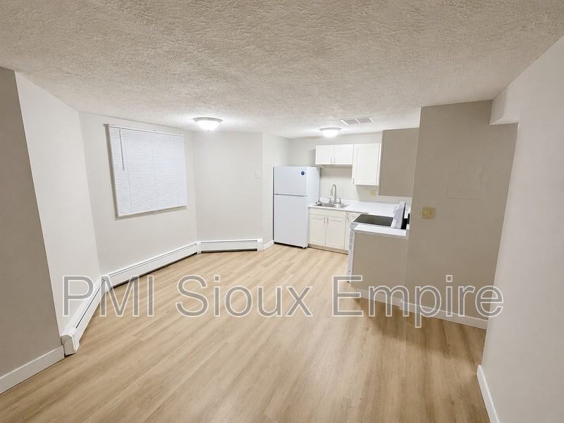 112 N Prairie Ave #4 - Photo 2 of 6
