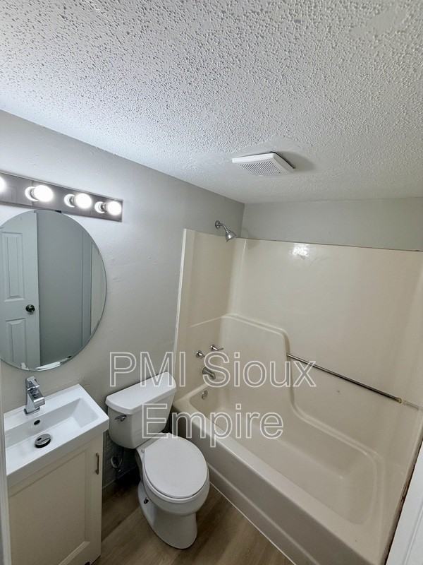 112 N Prairie Ave #4 - Photo 5 of 6