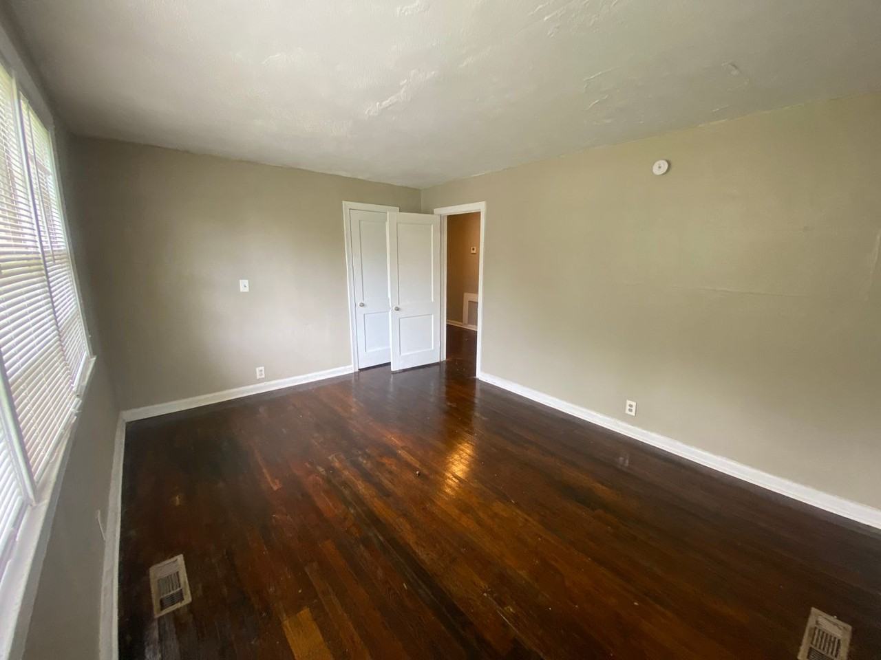 1035 Fisk Ave - Photo 3 of 13