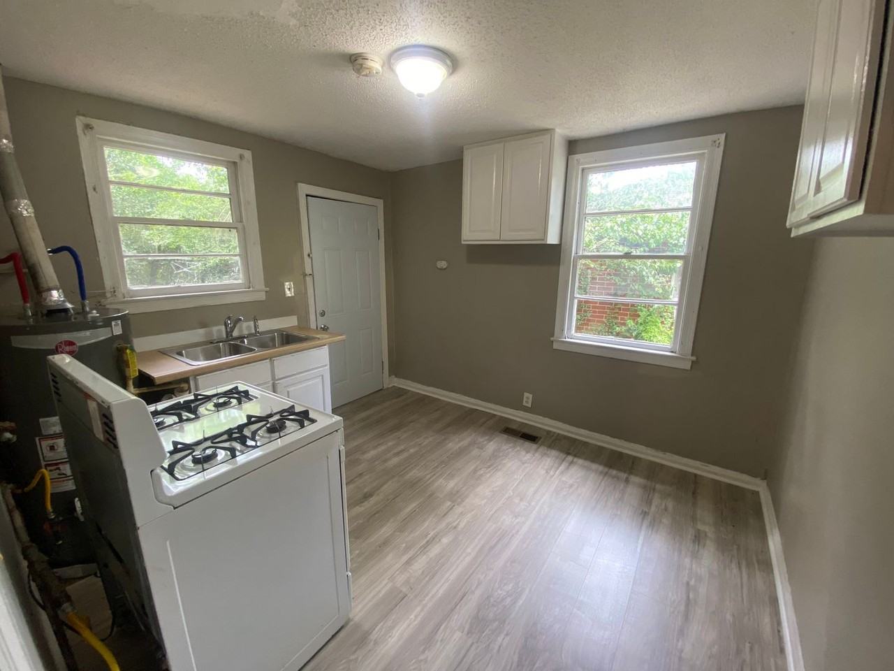 1035 Fisk Ave - Photo 5 of 13