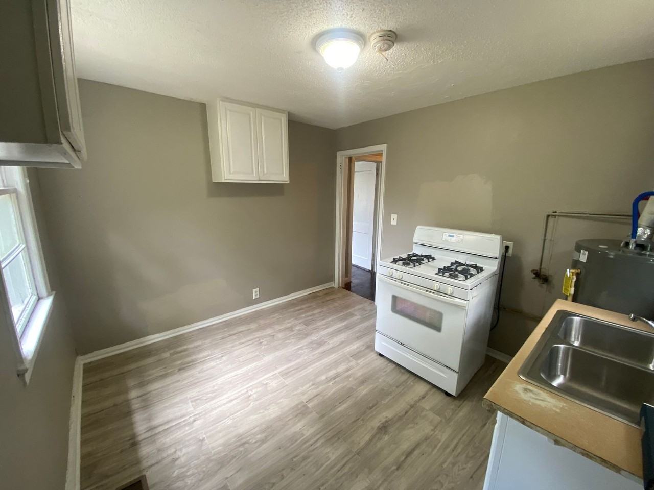 1035 Fisk Ave - Photo 6 of 13