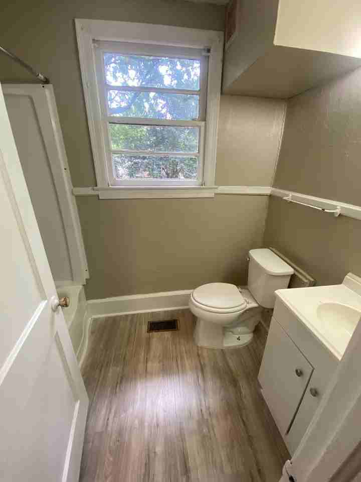 1035 Fisk Ave - Photo 7 of 13