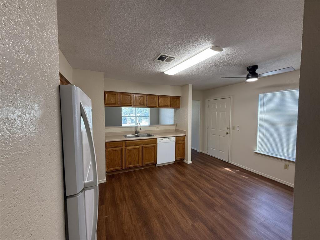 200 Brad St - Photo 5 of 10
