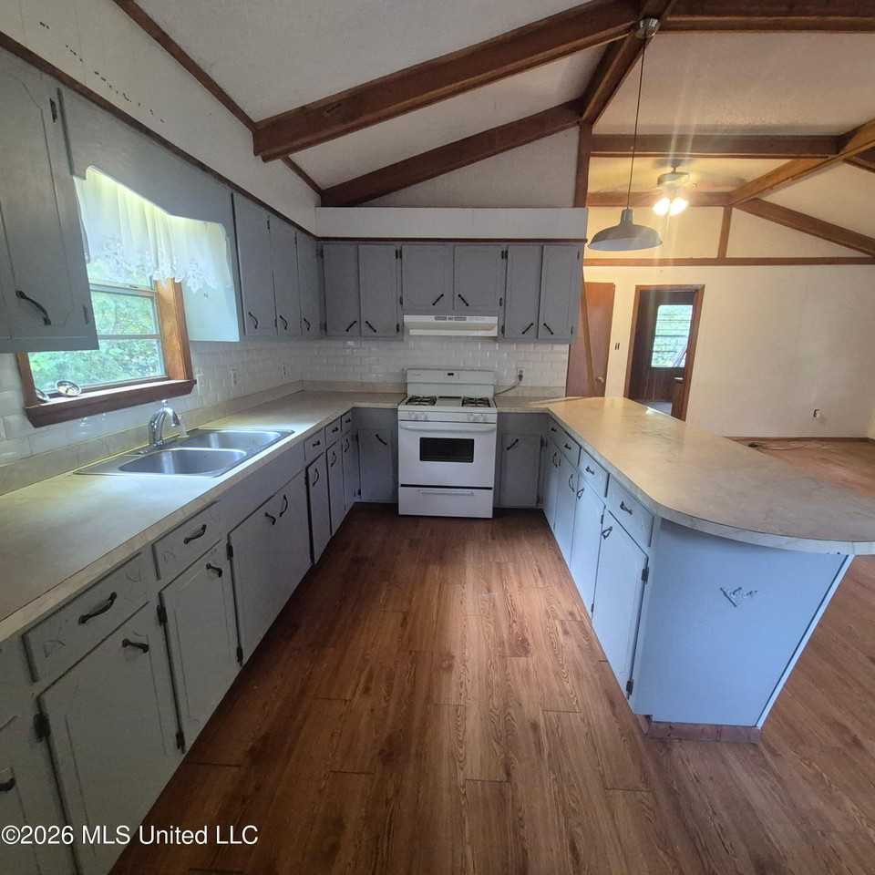 141 River Bend Dr - Photo 2 of 7