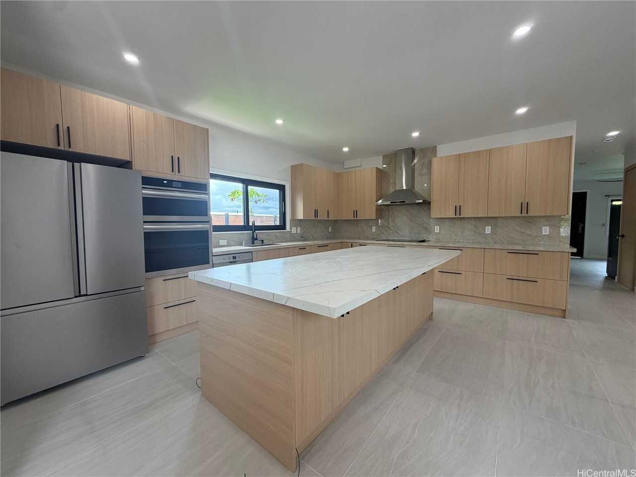 1229 Kukila St - Photo 3 of 15