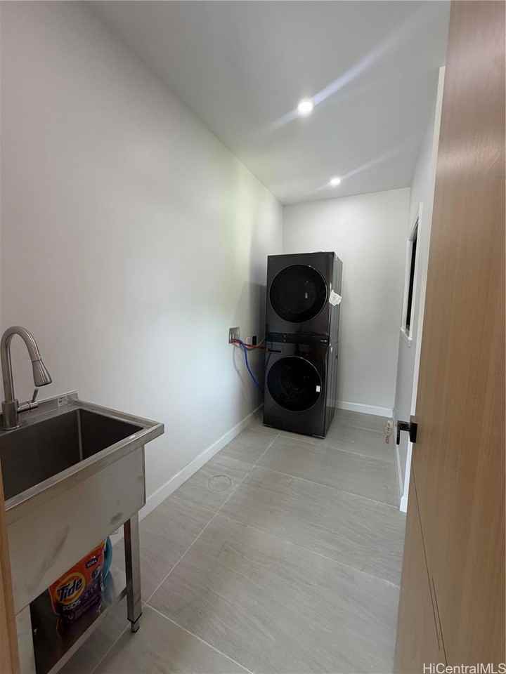 1229 Kukila St - Photo 5 of 15