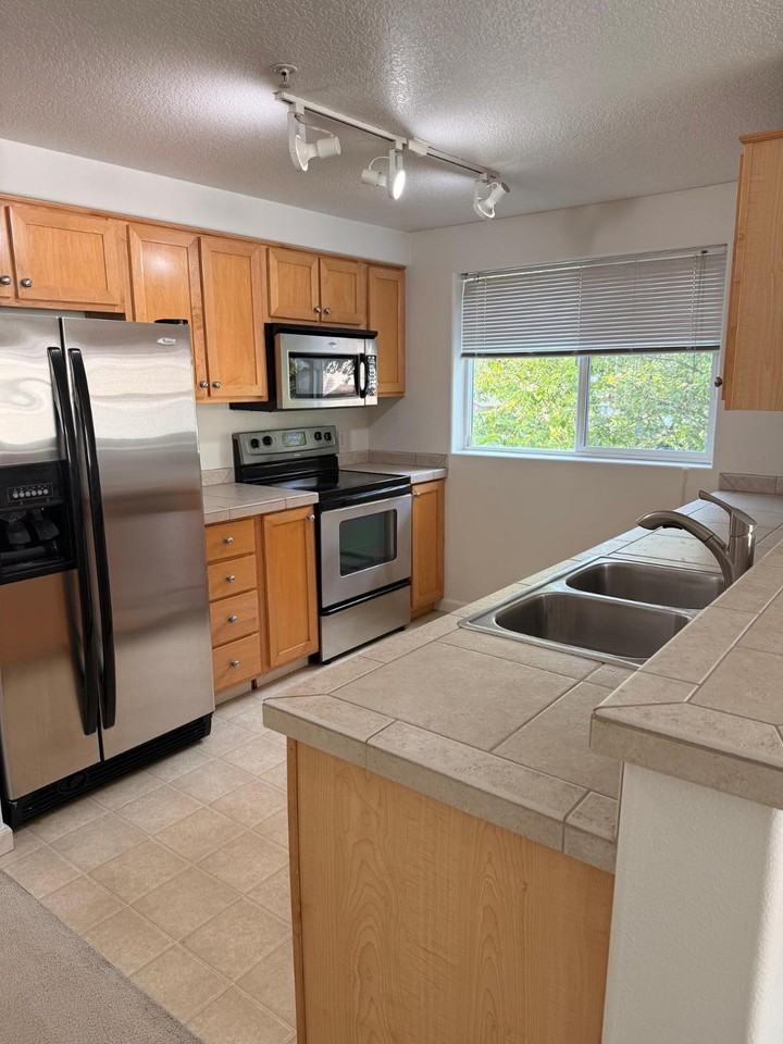 770 Nw 185th Ave #207 - Photo 2 of 30
