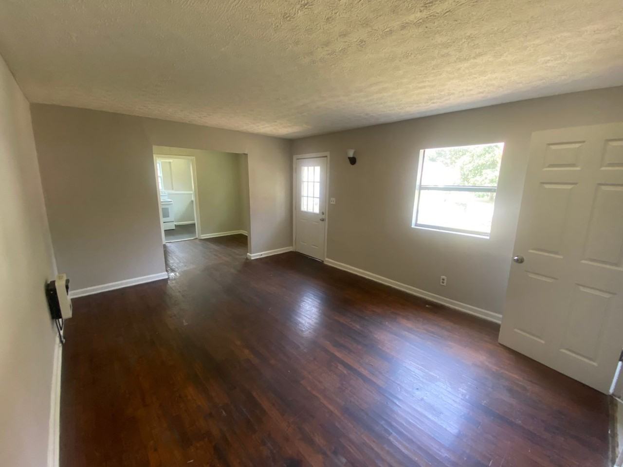 922 Harbison Dr - Photo 4 of 13