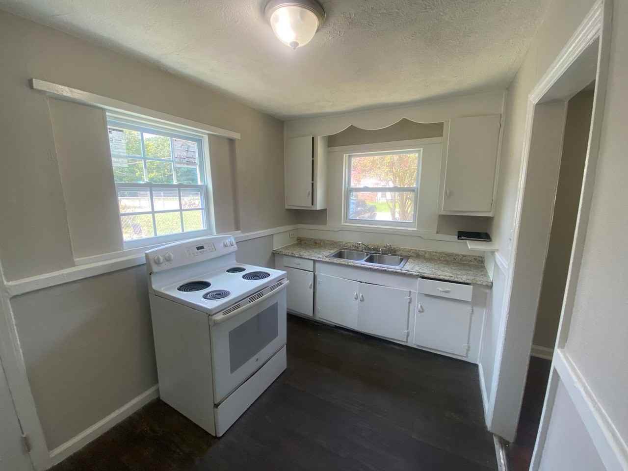 922 Harbison Dr - Photo 5 of 13