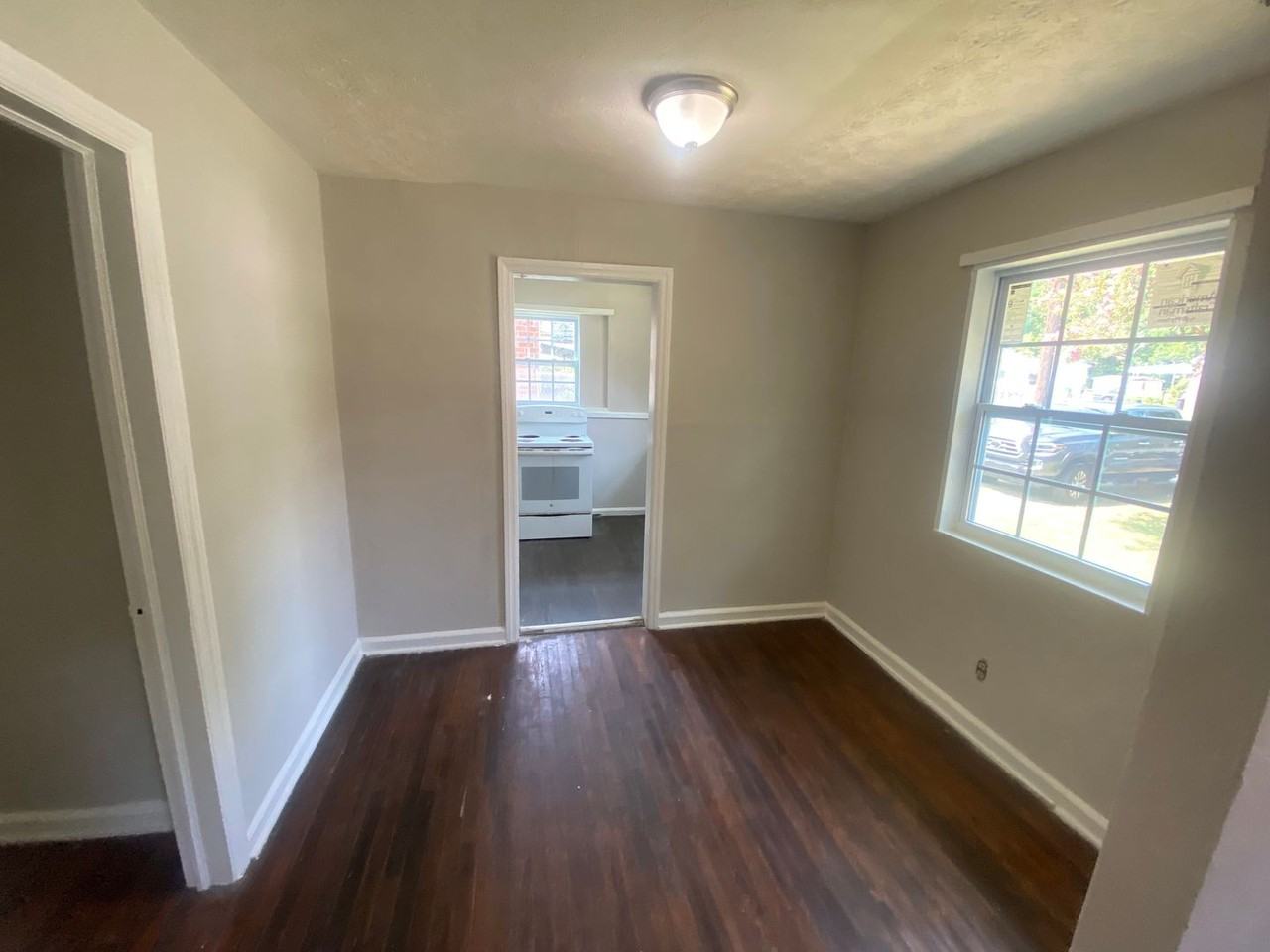 922 Harbison Dr - Photo 7 of 13
