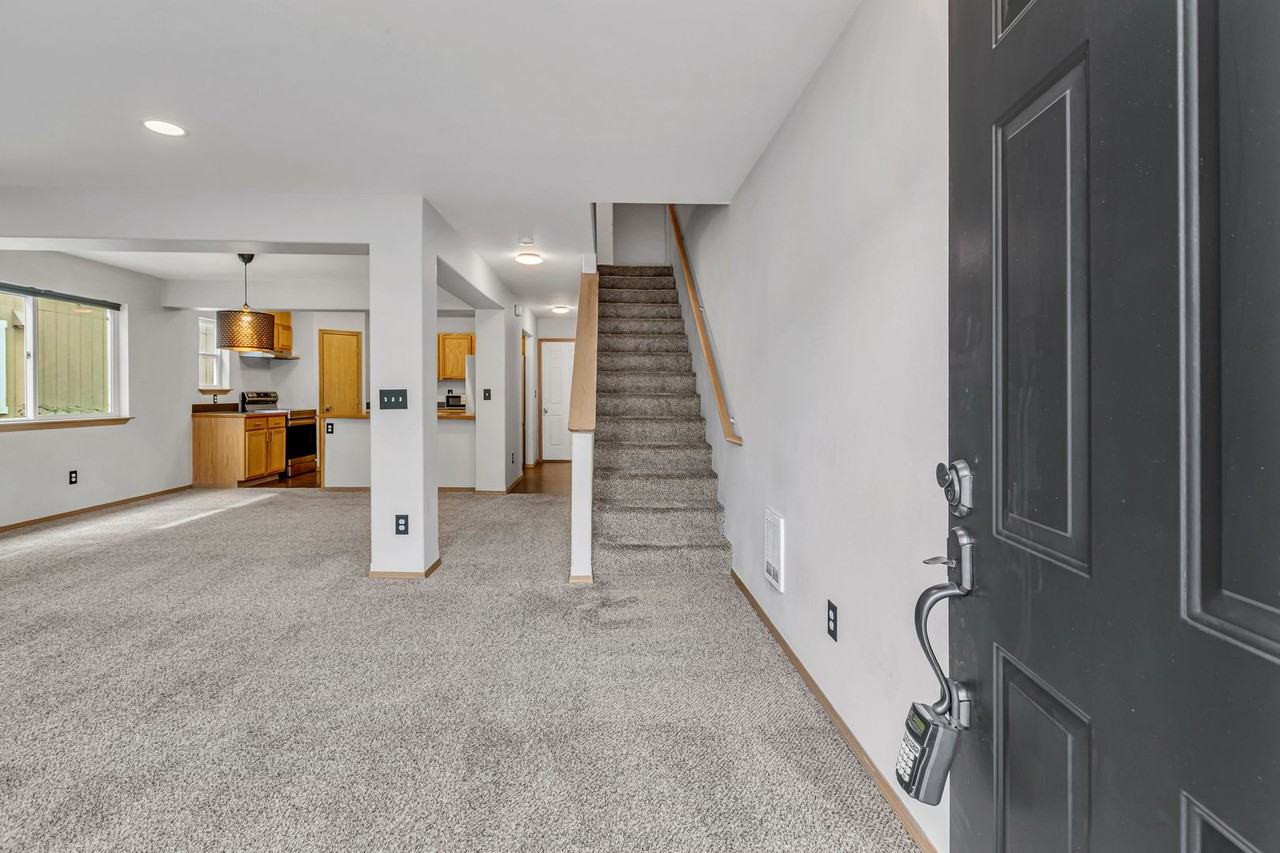 4544 S Warner St - Photo 4 of 25