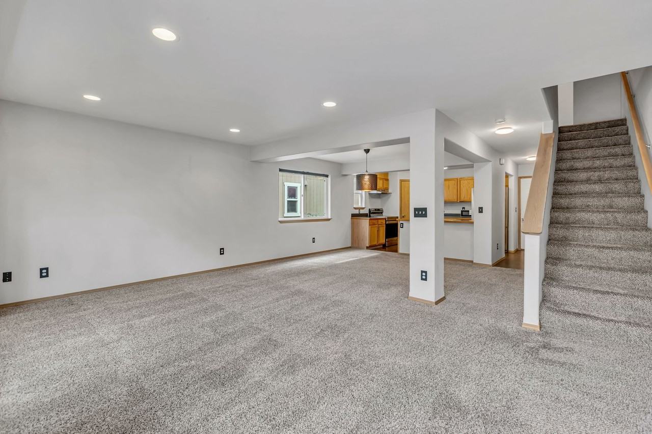 4544 S Warner St - Photo 5 of 25