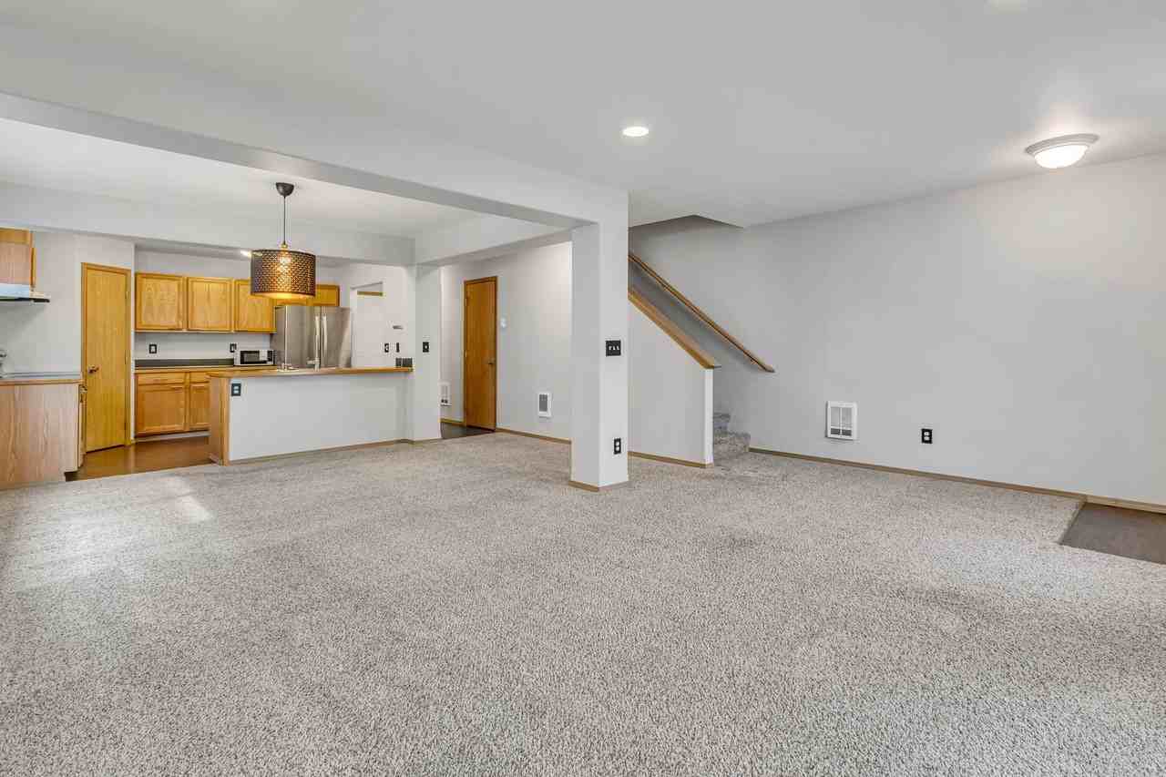 4544 S Warner St - Photo 6 of 25