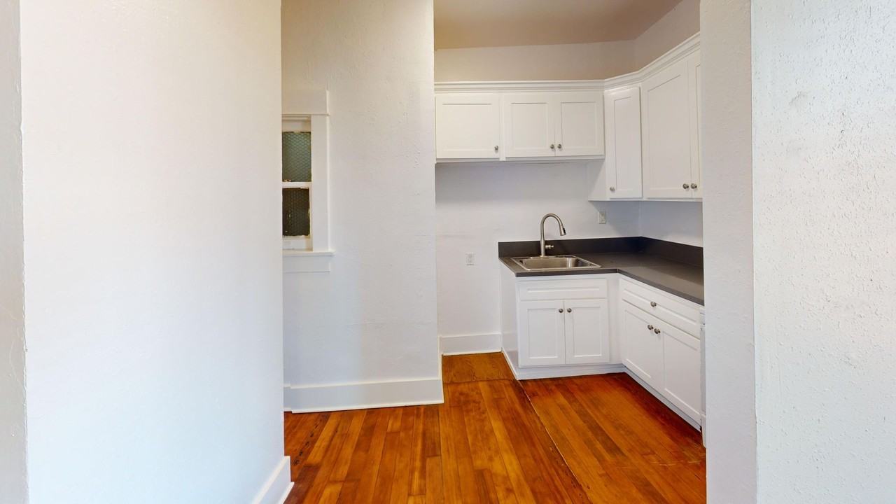Broadway Apartments... Great Location...Remodeled...CALL NOW! - Photo 6 of 7