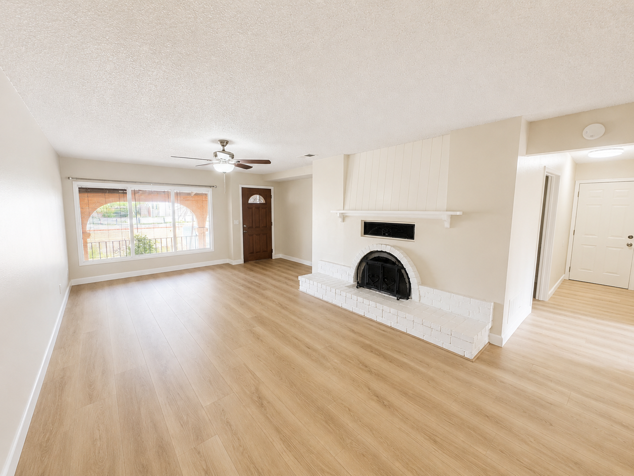 6298 Dairy Ave - Photo 4 of 15