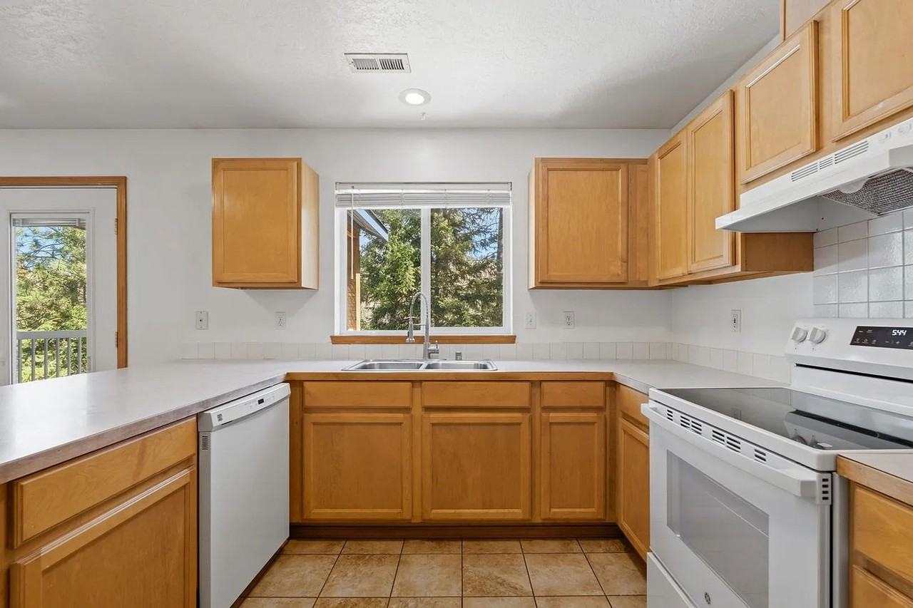 1327 W Qualchan Dr - Photo 4 of 21