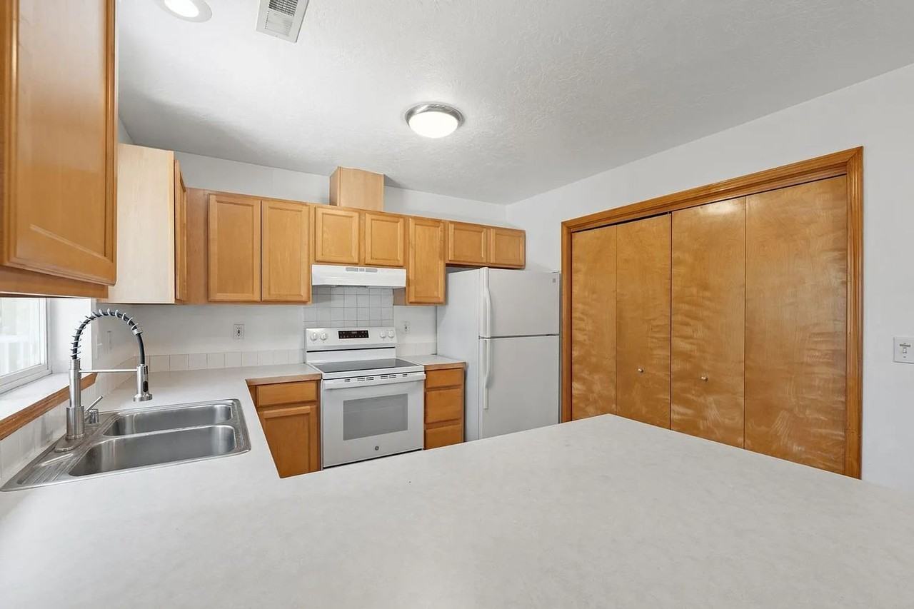 1327 W Qualchan Dr - Photo 5 of 21