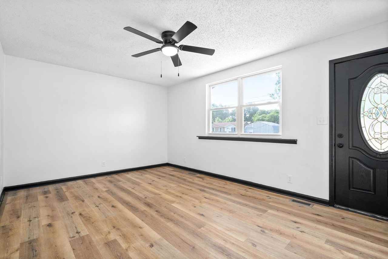 338 Woodale Dr - Photo 2 of 8