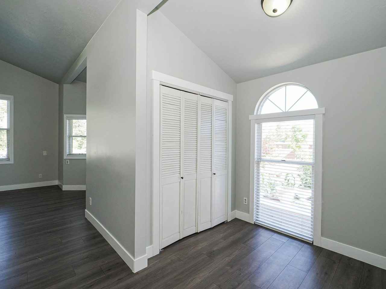 408 E 775 N - Photo 5 of 50