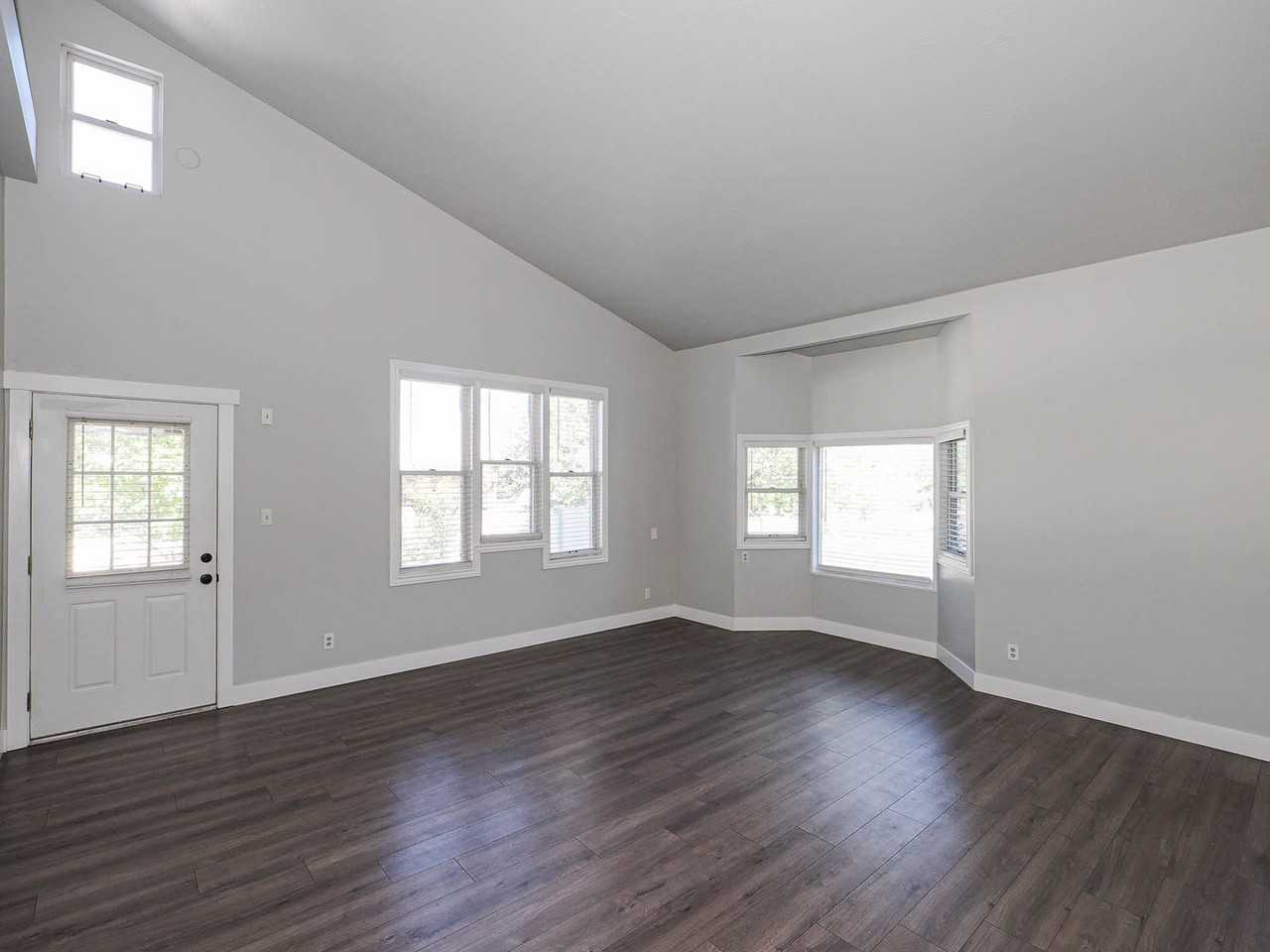 408 E 775 N - Photo 6 of 50